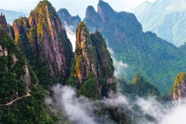 莽山五指峰景區(qū)<a href='http://m.dmpxhzm.com/' target=_blank>旅游攻略</a>一日游